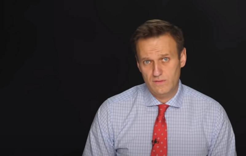 In Ukraine, called for political asylum to Navalny