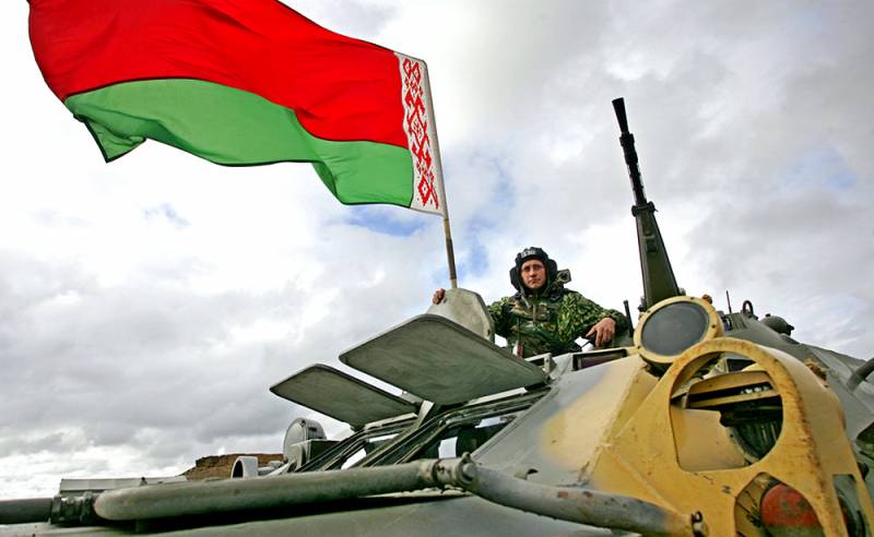 Отношения ухудшаются: Лукашенко может потребовать вывести военных РФ из страны