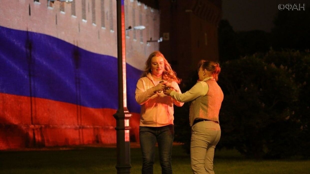 The projection of the flag of Russia appeared on the walls of the Kremlin