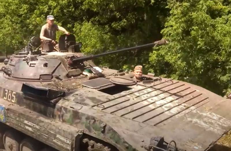 Войска НМ ДНР подбили БМП-2 украинских силовиков