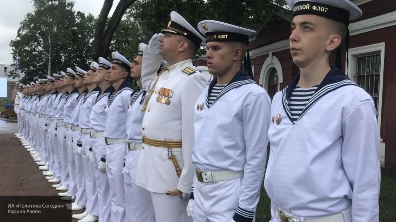 Путин прибыл в Кронштадт на торжества в честь Дня Военно-морского флота
