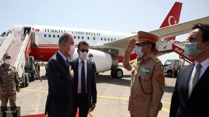 Визит военного министра Турции является провокацией в отношении Франции и Египта