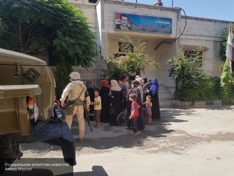 The military police distributed 1 200 kg of humanitarian aid to the Syrians in Al Quneitra