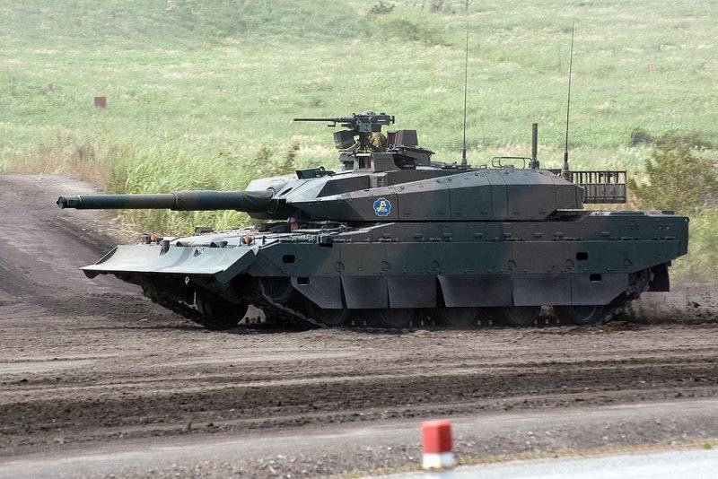 Японские военные впервые показали танк Type 10 desde el interior