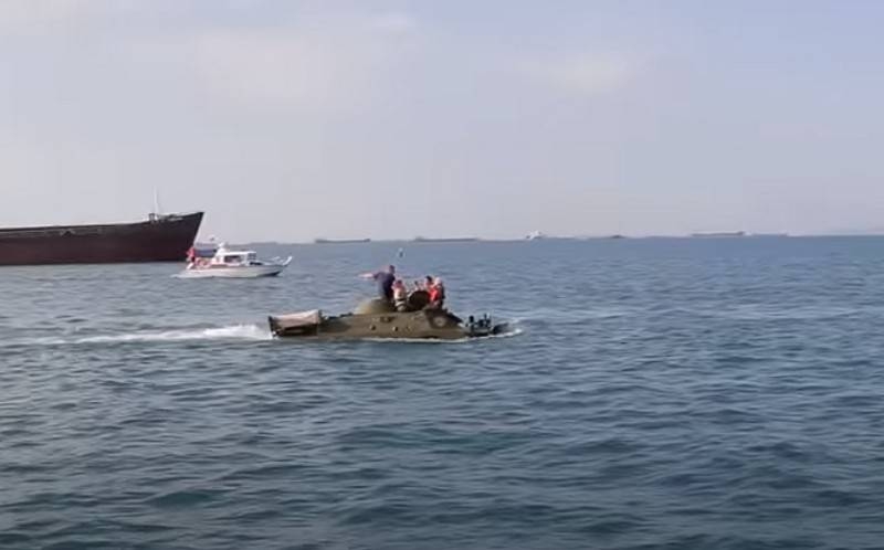 BRDM-2在穿越刻赤海峡时沉没
