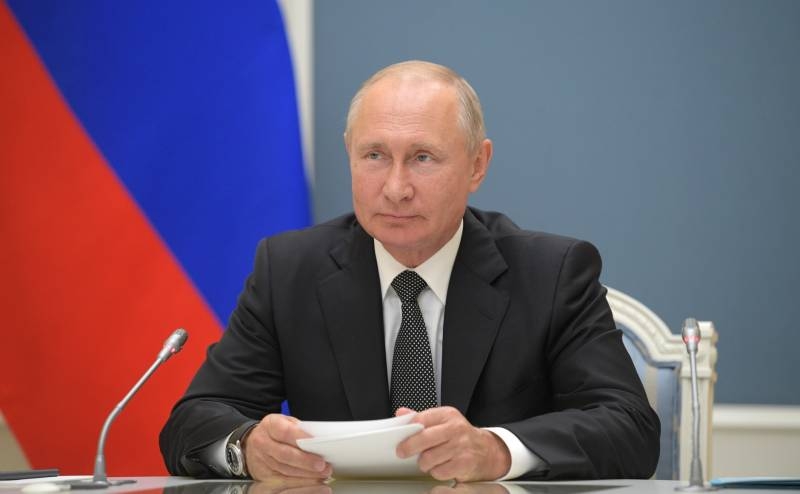 Троллинг от президента: Путин назначил вступление в силу поправок к Конституции на день независимости США