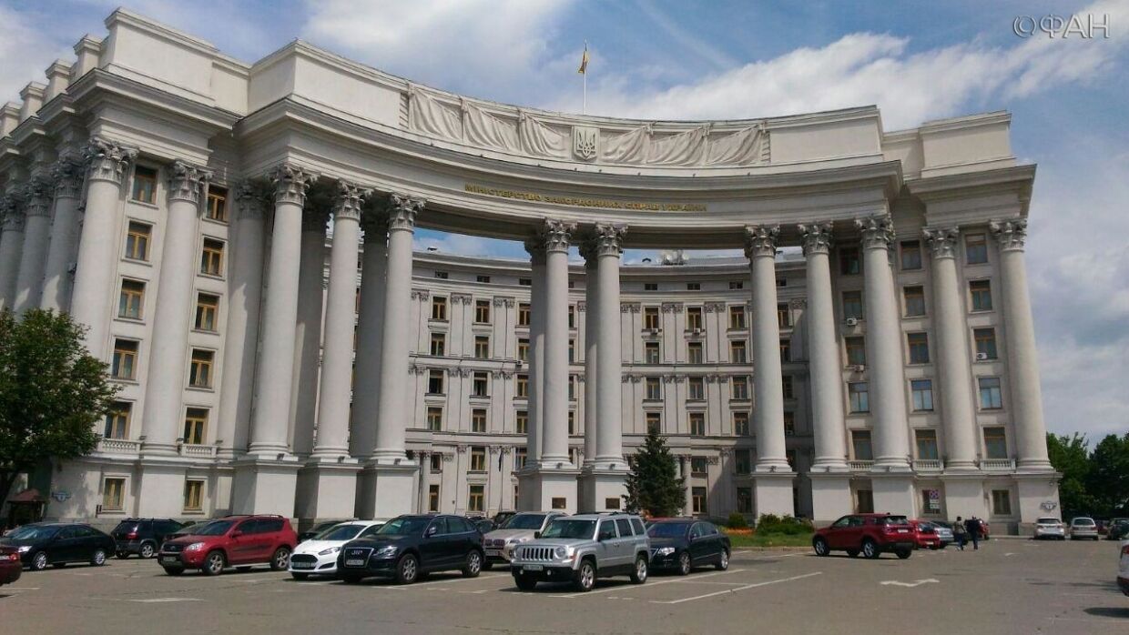 Ukrainian diplomats were put in place with borscht