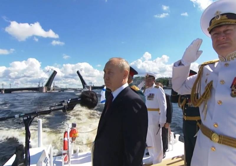 «Уровень нашего флота постоянно растёт»: Desfile del Día de la Marina en San Petersburgo