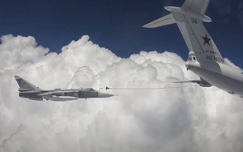 A video of a Su-30SM and Su-24 refueling over the Crimea appeared on the Web