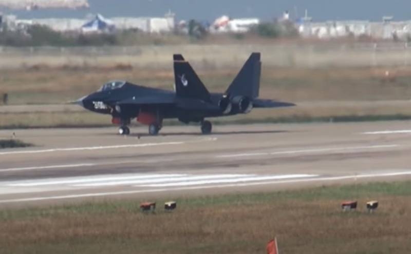 В США возмущены «схожестью» китайского стелс-истребителя J-31 с американским F-35