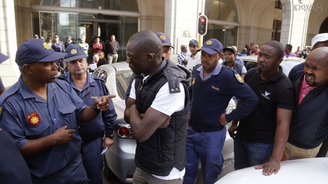 Водители ЮАР вышли на баррикады из-за того, что работодатели отдают предпочтение мигрантам