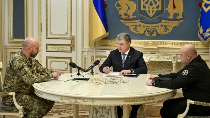 За готовностью Турчинова лично штурмовать Крым кроется план против президента Украины