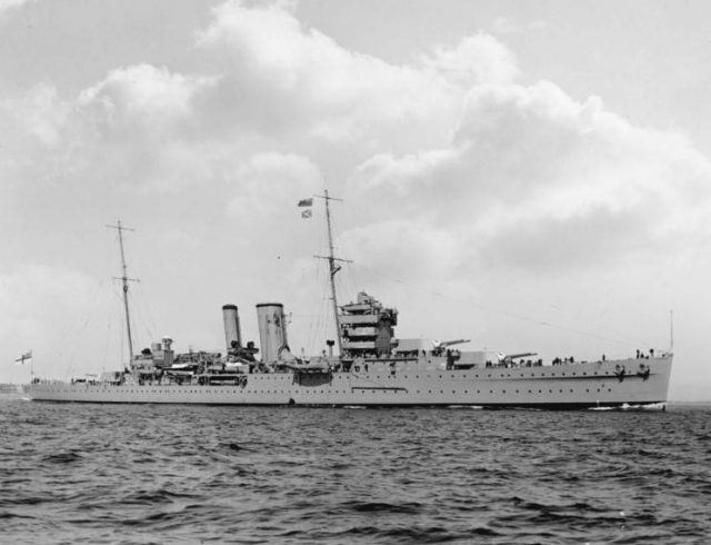 navires de guerre: derniers poids lourds légers britanniques 