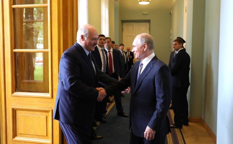 «Вряд ли Путин сегодня собирается встряхнуть Лукашенко» - foreign press on the situation in Belarus