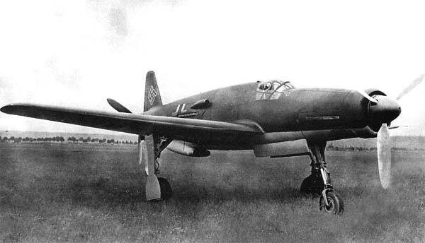 combat aircraft: tyanitolkayuschy fighter «Dornier» Do.335 