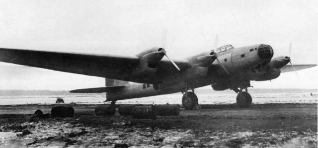combat aircraft: Pe-8, do not become «flying fortress» 