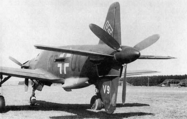 combat aircraft: tyanitolkayuschy fighter «Dornier» Do.335 