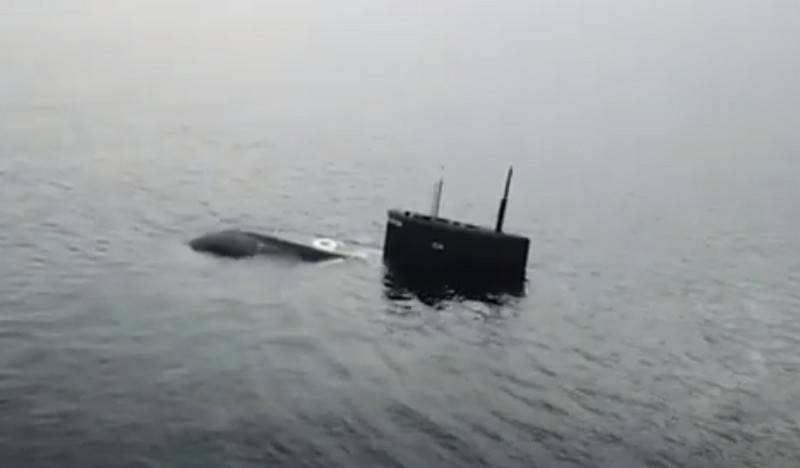 DEPL «kolpino» disparó de vuelta «Калибром» из подводного положения