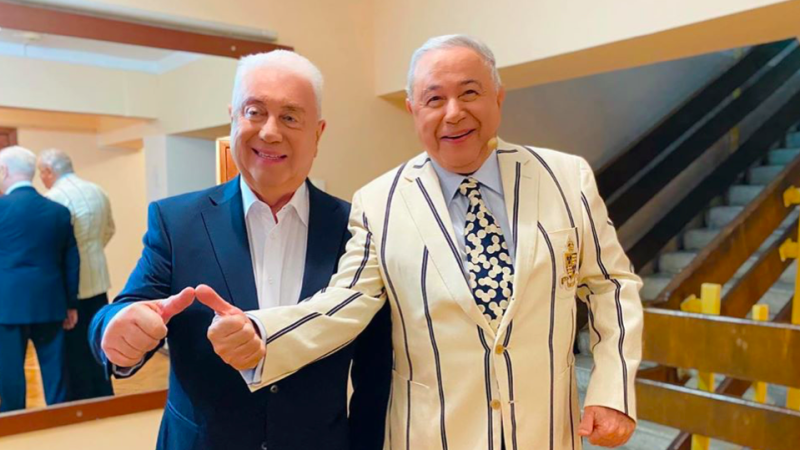 Friends and colleagues of Evgeny Petrosyan congratulated the artist on his 75th birthday