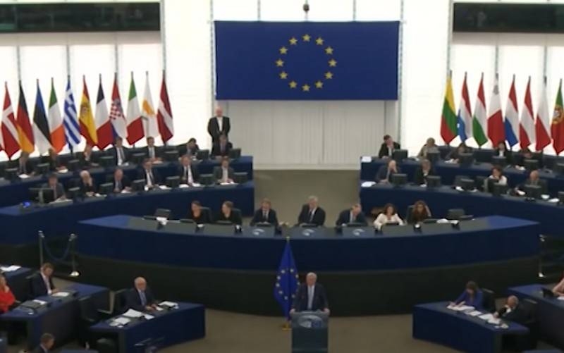 Европарламент призвал ЕС «демократизировать» 俄罗斯