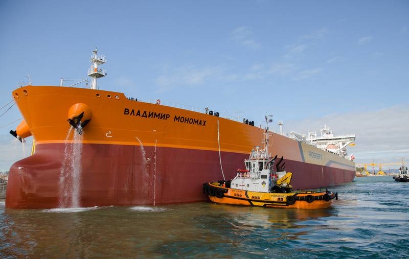 Головной танкер «Vladimir Monomakh» taper «Афрамакс» part pour des essais en mer