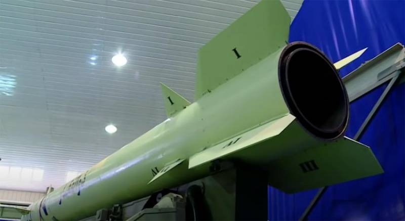 Иран представил новую баллистическую ракету, способную уничтожать авианосцы