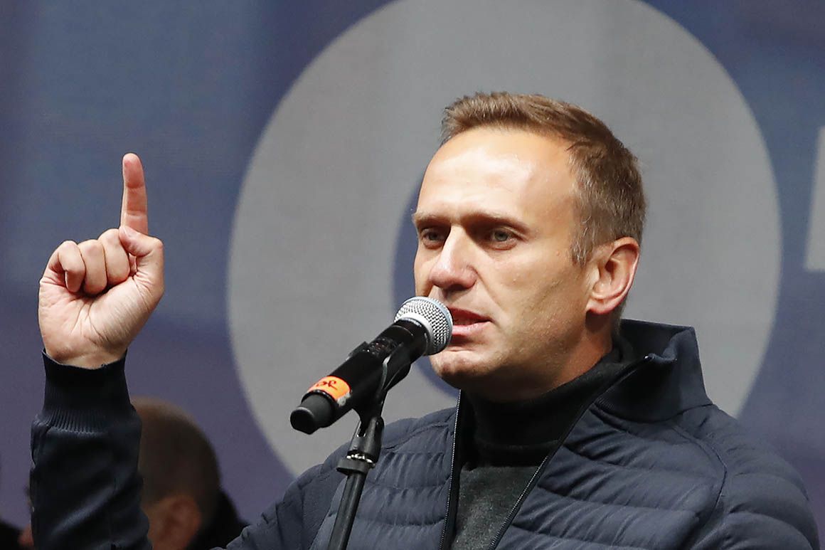 Navalny consiguió un puesto de director de SMM en los servicios de inteligencia occidentales?