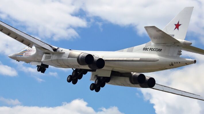 俄罗斯新纪录揭示了美国和英国对Tu-160的恐惧