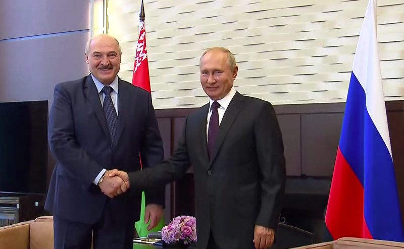 白俄罗斯总统告诉绍伊古, 他向普京寻求武器