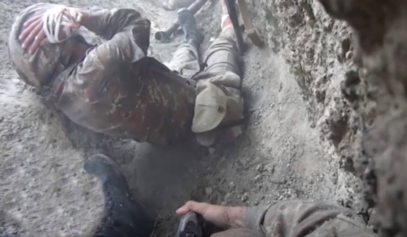 Ataques frustrados y defensa rota: el tercer día de combates en Karabaj en el video de las partes en conflicto