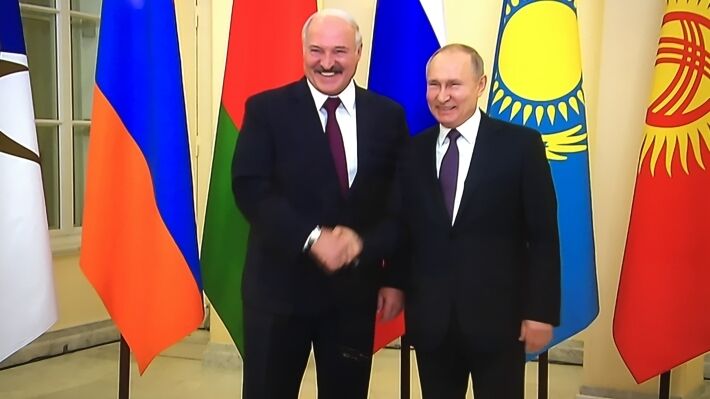 Lukashenka connects saving Belarus from default with Russia