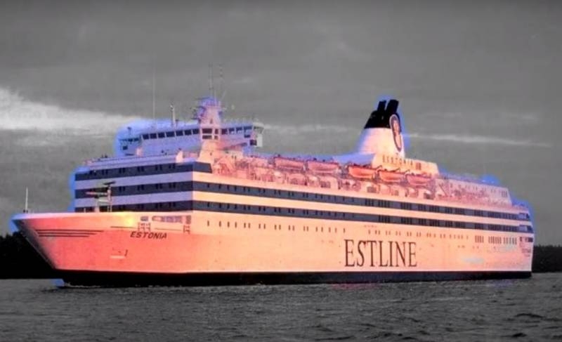 A collision with an unknown submarine was named a possible cause of the ferry disaster «Estonia»