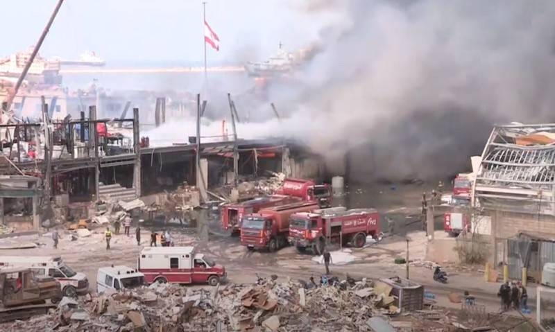 贝鲁特港口发生新火灾