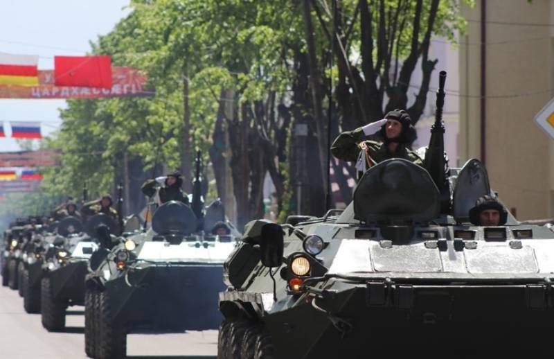 Russian servicemen took part in the parade in honor of the 30th anniversary of the Republic of South Ossetia