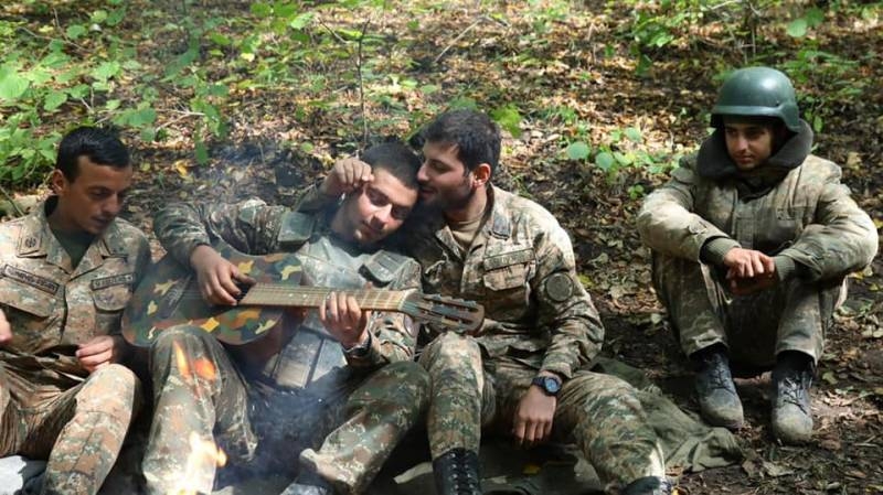 Азербайджан показывает взятые под свой контроль сёла, Минобороны Армении - уничтожение азербайджанских позиций