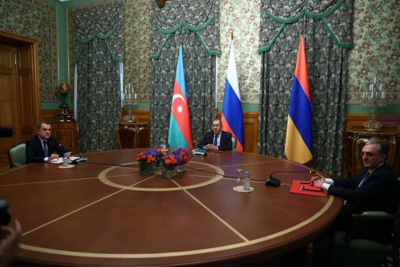 亚美尼亚和阿塞拜疆外交部长已抵达莫斯科, 阿塞拜疆国防部宣布摧毁卡拉巴赫敌方电子战设备