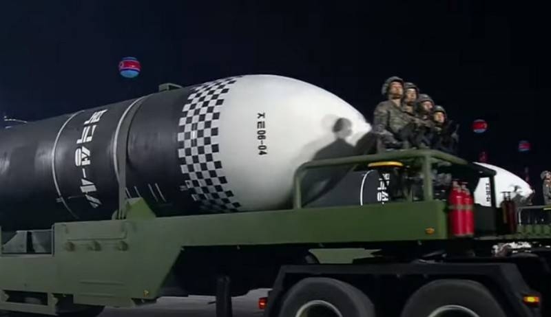 洲际弹道导弹和潜射弹道导弹 «Pukkykson-4A»: 平壤展示新型弹道导弹