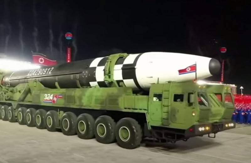 洲际弹道导弹和潜射弹道导弹 «Pukkykson-4A»: 平壤展示新型弹道导弹