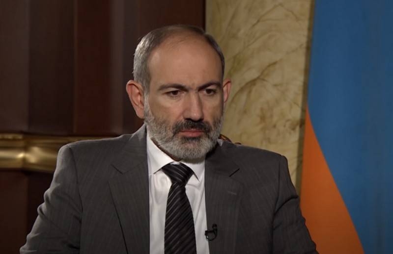 Pashinyan urged the Armenian people to take up arms and defend Karabakh