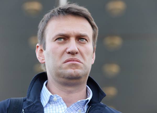 У Навального все меньше поводов возвращаться в Россию