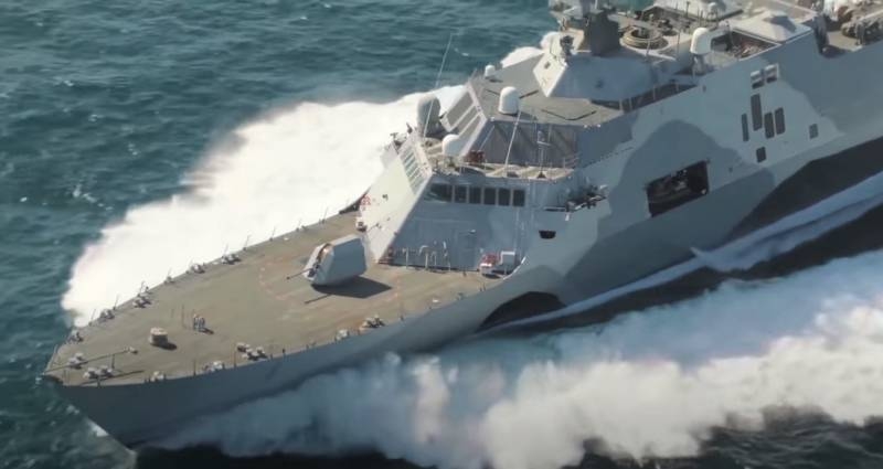 Американский боевой корабль «Детройт» лишился хода в открытом море