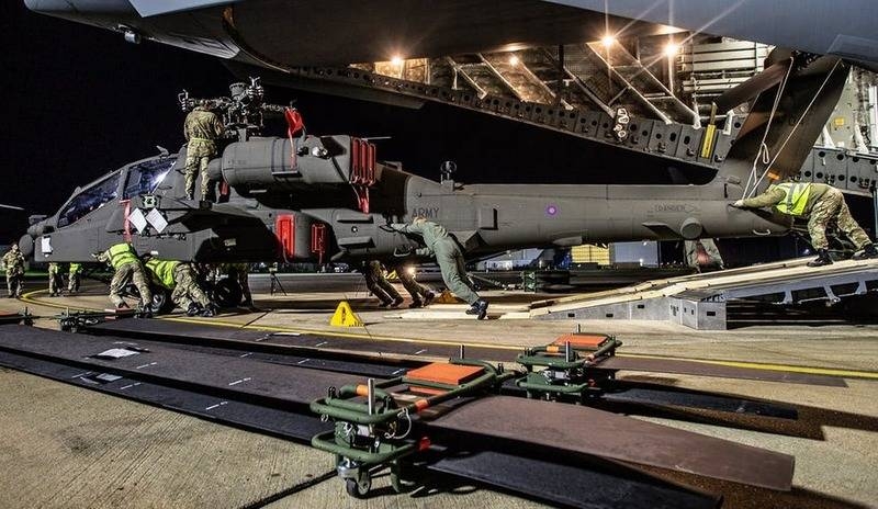 Британия получила первые ударные вертолёты AH-64E Apache Guardian