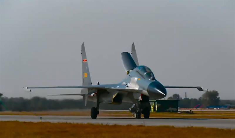 Китай показал неизвестную ракету воздушного базирования на истребителе J-11