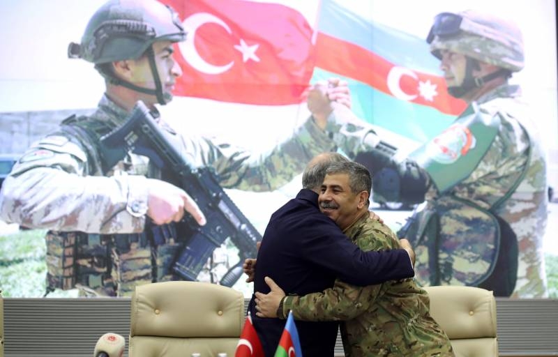 «Может стать примером для Украины на Донбассе»: Украинский генерал воодушевлён успехом армии Азербайджана в Карабахе