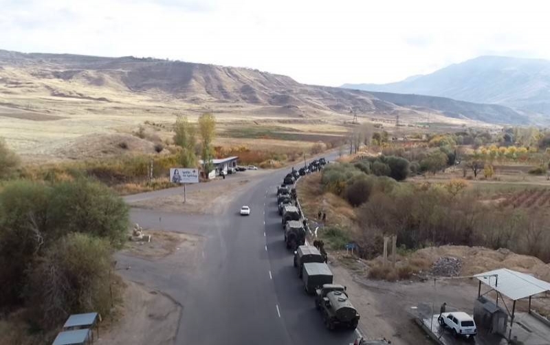 Une autre colonne de casques bleus russes est entrée dans la capitale du NKR, Stepanakert