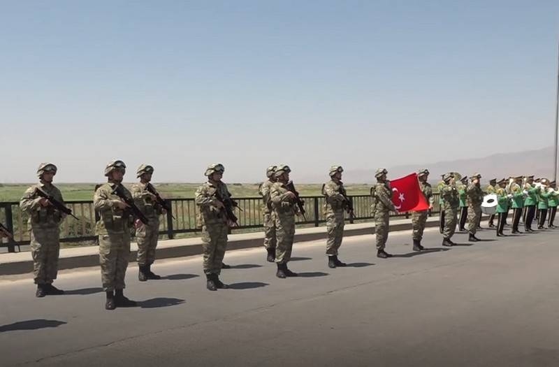 Турция объявила о готовности к переброске своих военных в Азербайджан