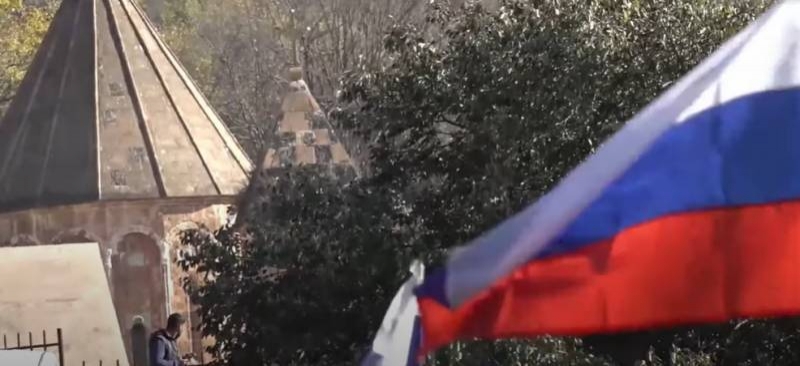 Турецкие медиа отреагировали на появление флага и миротворцев России у монастыря Дадиванк