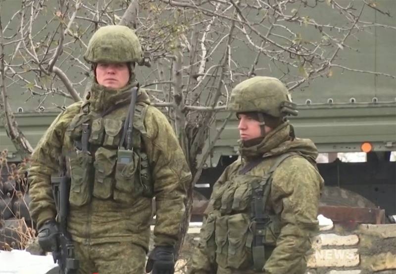 У российских миротворцев в Карабахе замечены новейшие автоматы АК-12