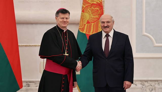 Ватикан в Белоруссии щелкнул по носу Варшаву