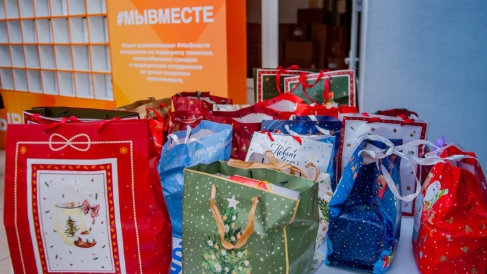 Дети севастопольских медиков получили новогодние подарки
